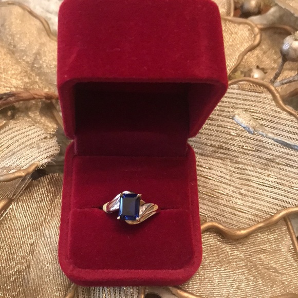 Blue Sapphire & Diamond Ring. - Picture 9 of 9